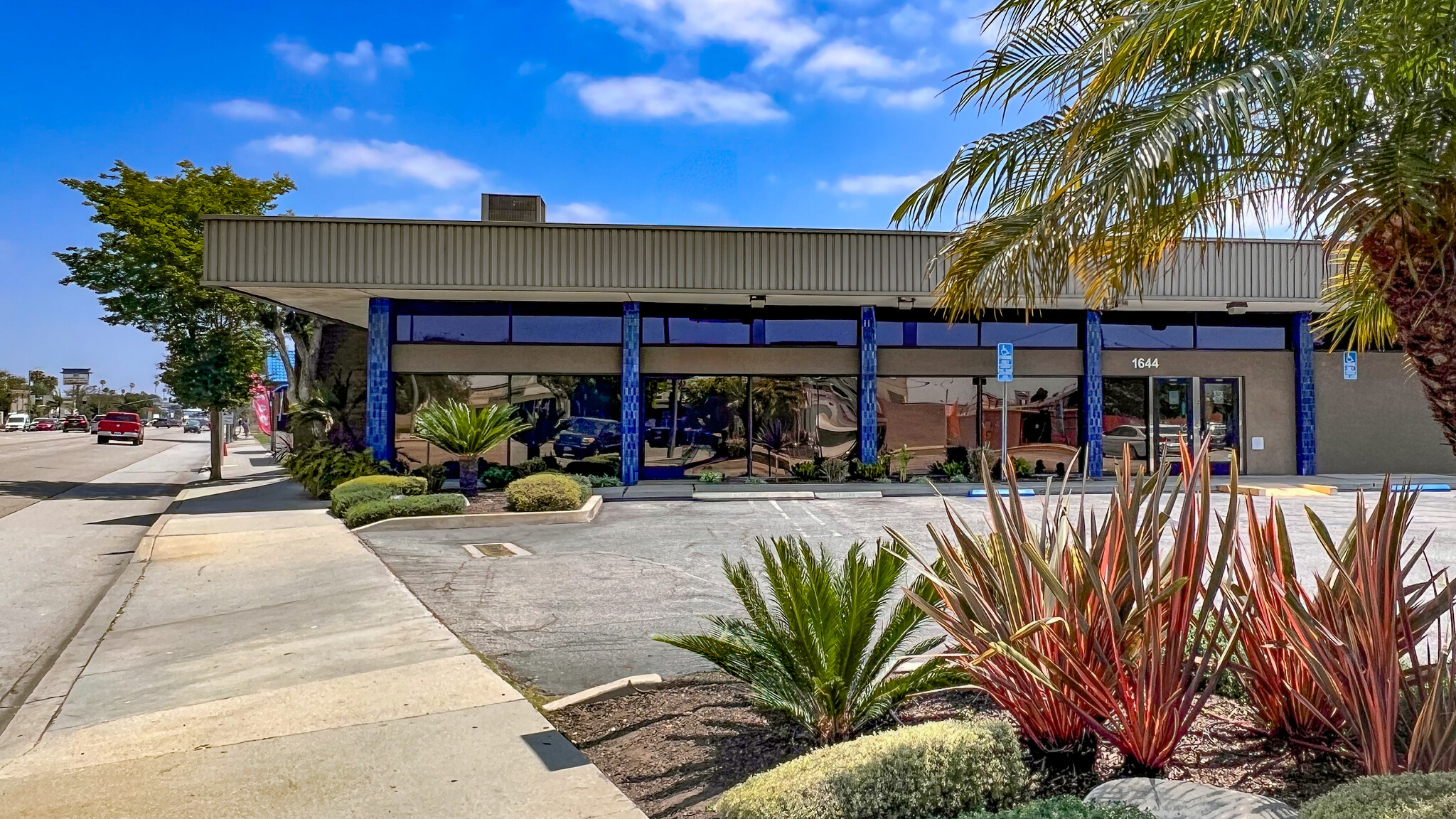 1644 W Redondo Beach Blvd, Gardena, CA à louer Photo de l’immeuble– Image 1 sur 13