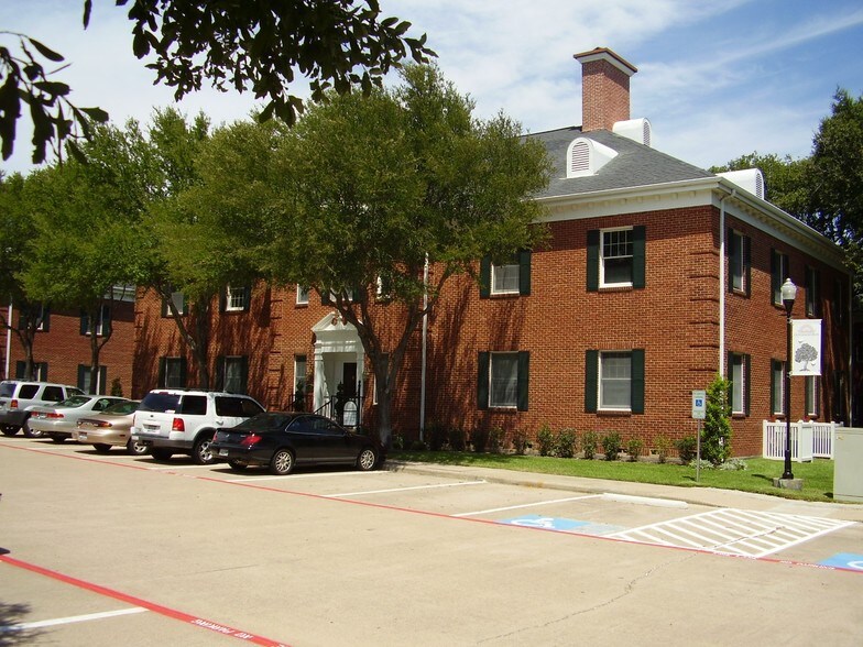 2011 E Lamar Blvd, Arlington, TX à louer - Photo de l’immeuble – Image 3 sur 5