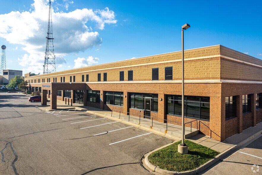 2635 W University Ave, Saint Paul, MN à louer - Photo de l’immeuble – Image 2 sur 10