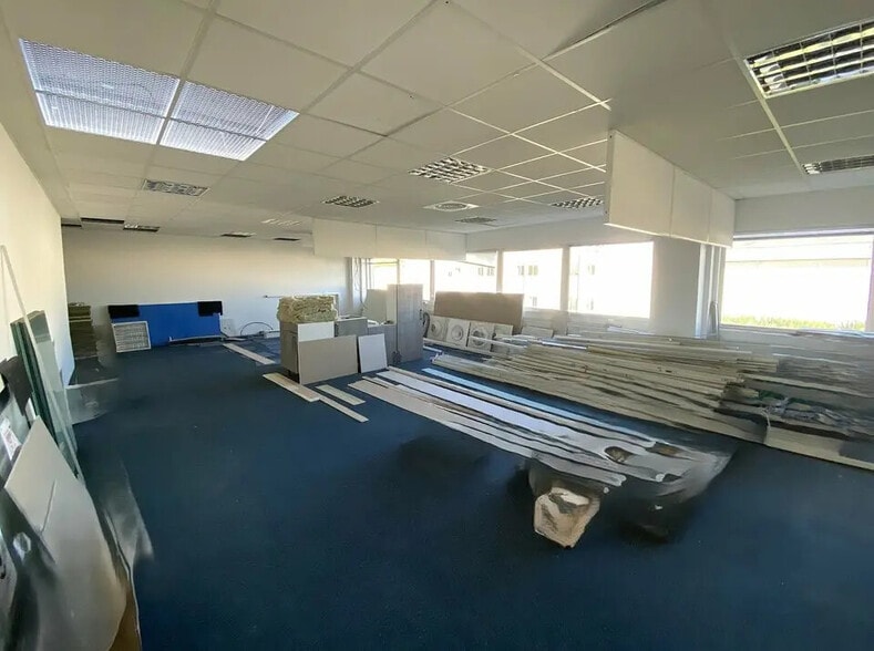 Bureau dans Villeneuve-Loubet à louer - Photo de l’immeuble – Image 2 sur 3