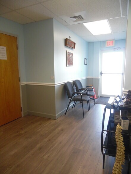 1738 Gar Hwy, Swansea, MA à louer - Photo intérieure – Image 3 sur 8