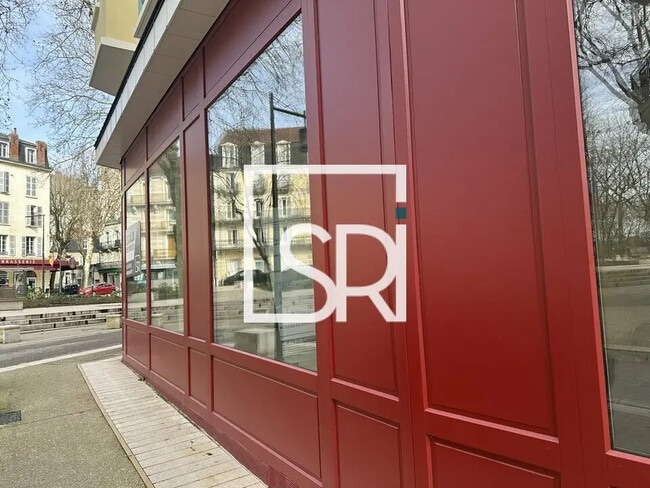 Plus de détails pour Local commercial à louer