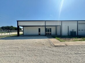 736 Garcitas Creek Rd, Inez, TX à louer Photo intérieure– Image 2 sur 12