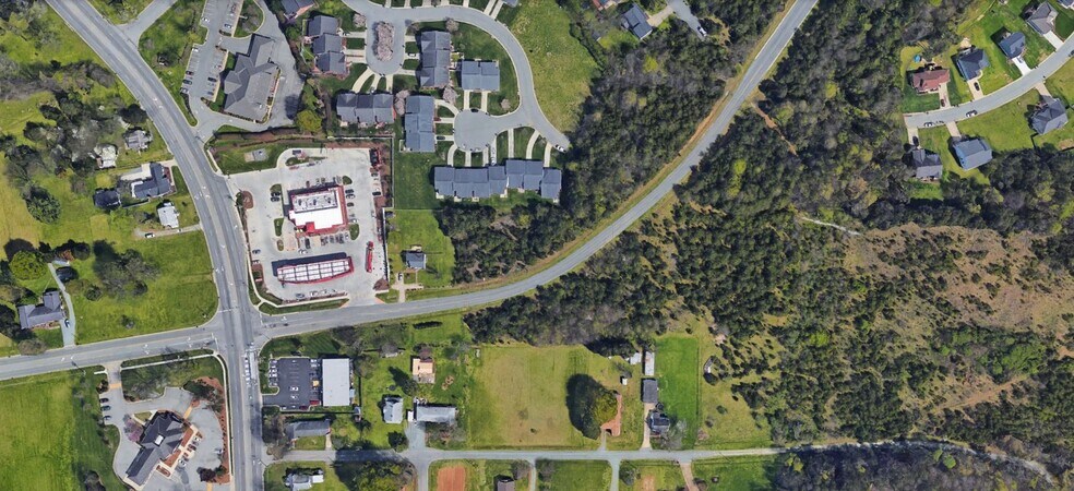 E Moore St, Graham, NC à vendre - Photo de l’immeuble – Image 2 sur 4