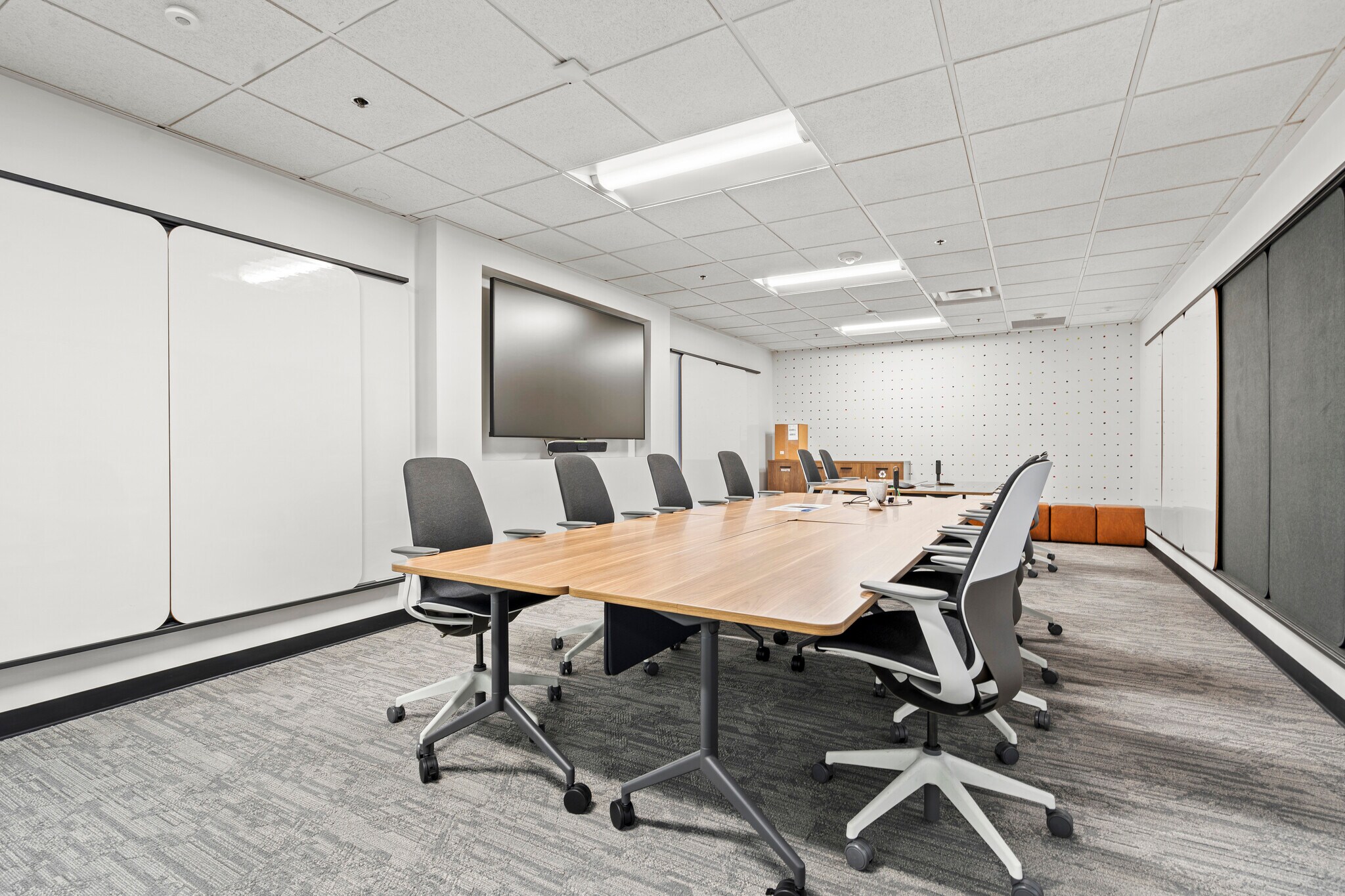 5701 Katella Ave, Cypress, CA à louer Photo principale– Image 1 sur 14