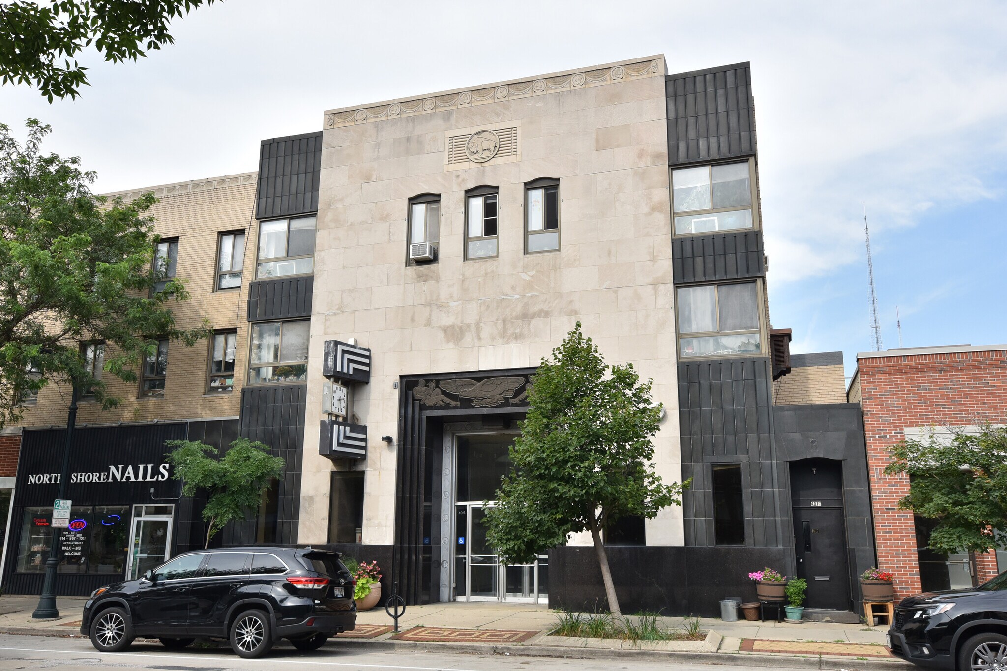 4001-4015 N Oakland Ave, Milwaukee, WI à louer Photo de l’immeuble– Image 1 sur 13