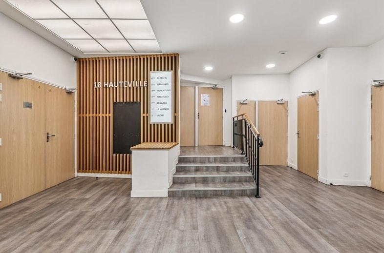 18 Rue D'Hauteville, Paris à louer - Hall d’entrée – Image 2 sur 9
