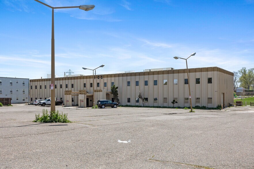 8550 W 14th Ave, Lakewood, CO à vendre - Photo de l’immeuble – Image 1 sur 22