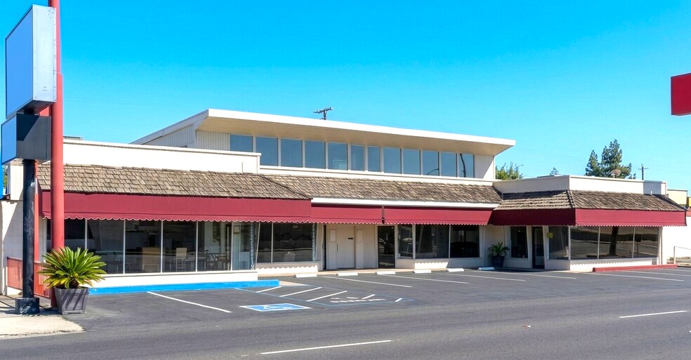 6129 N Blackstone Ave, Fresno, CA à louer - Photo de l’immeuble – Image 2 sur 2