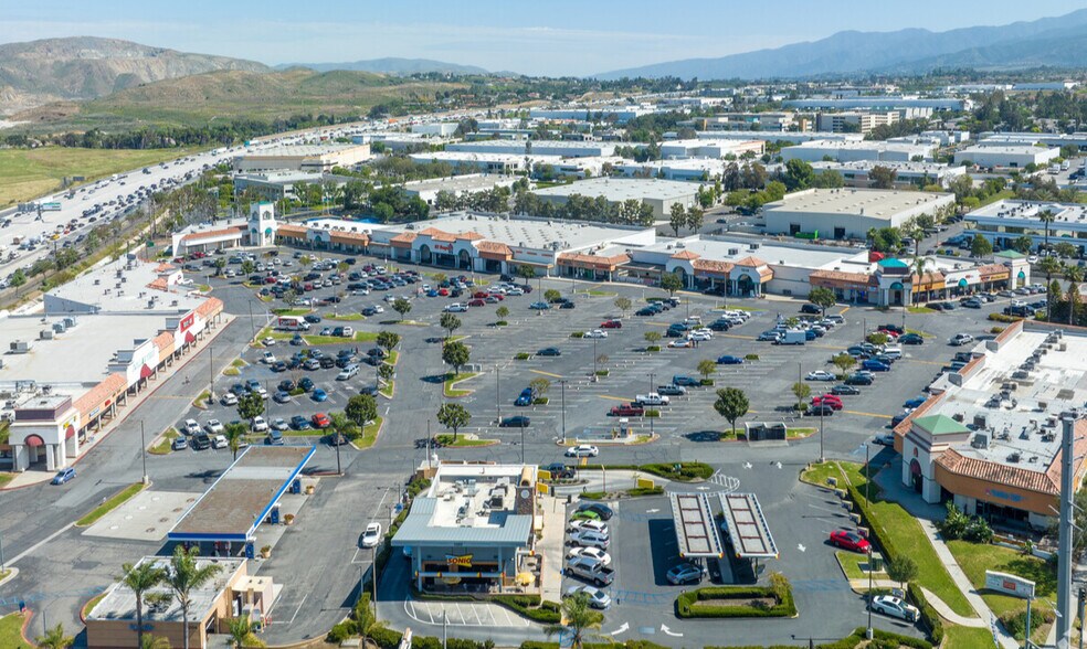 1218-1222 Magnolia Ave, Corona, CA à louer - Photo principale – Image 1 sur 4