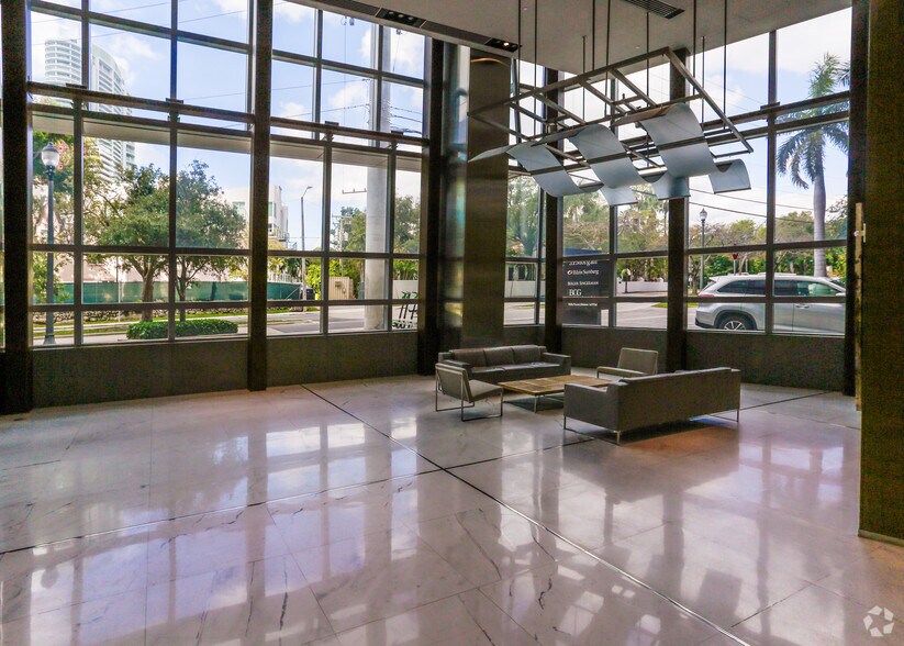 1450 Brickell Ave, Miami, FL à louer - Hall d’entrée – Image 3 sur 10