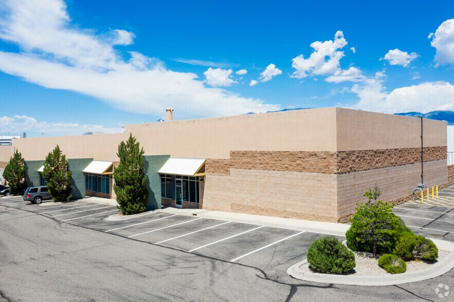 2420 Comanche Rd NE, Albuquerque, NM à louer - Photo principale – Image 3 sur 8