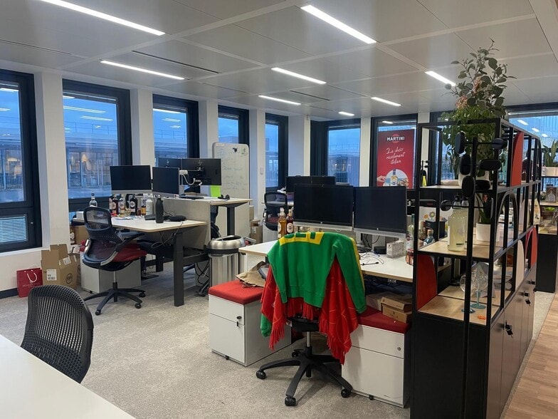 Bureau dans Saint-Denis à louer - Photo de l’immeuble – Image 3 sur 39