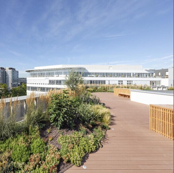 3 Place Renault, Rueil-Malmaison à louer - Photo de l’immeuble – Image 3 sur 11