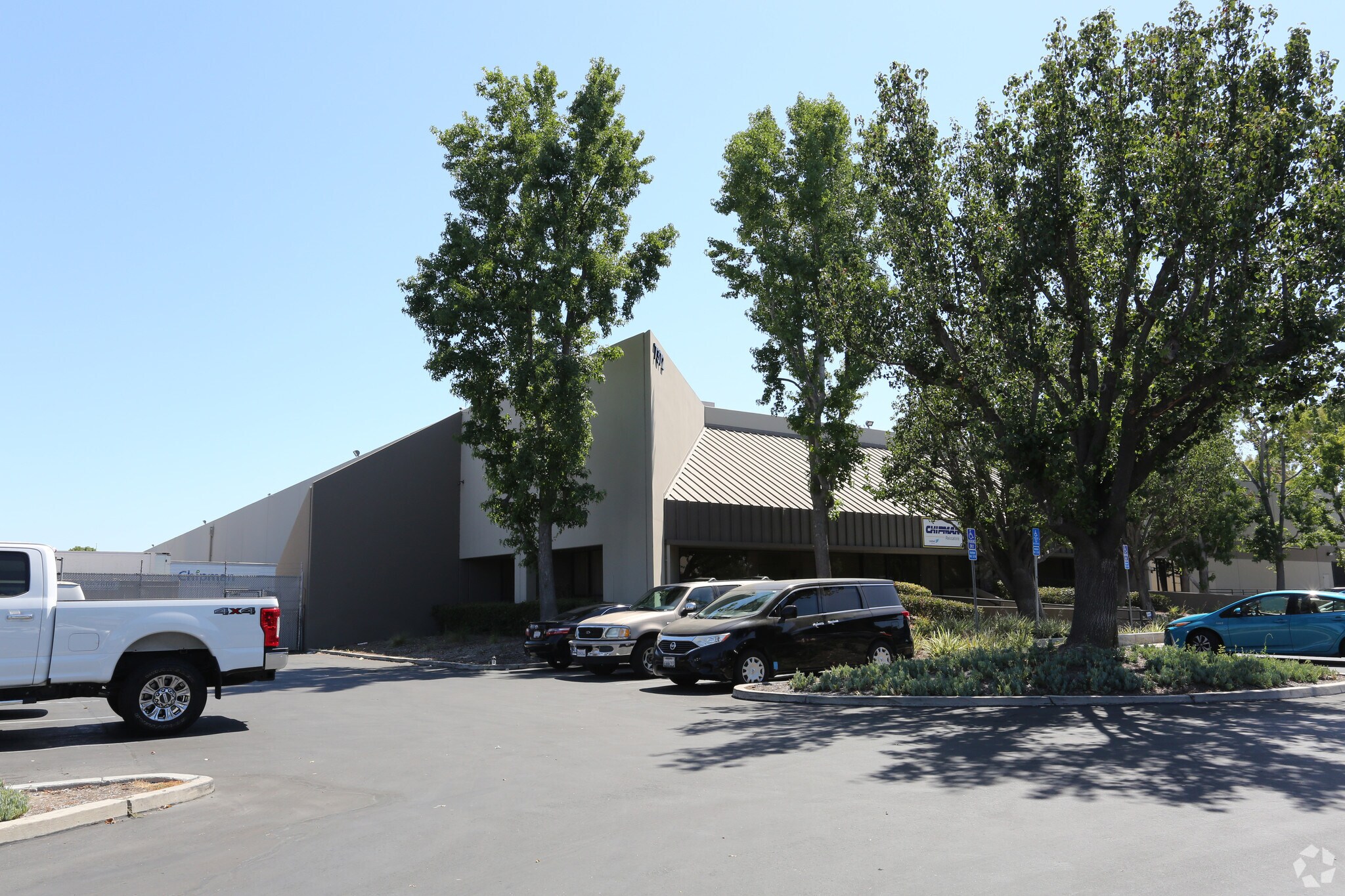 7373 Hunt Ave, Garden Grove, CA à louer Photo de l’immeuble– Image 1 sur 2