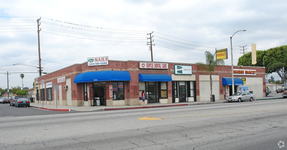 2313 S Atlantic Blvd, Commerce, CA à louer - Photo de l’immeuble – Image 1 sur 12