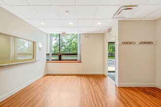 152 Islip Ave, Islip, NY à louer Photo intérieure– Image 1 sur 9