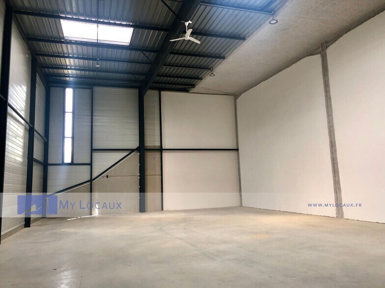 Local d’activités dans Saint-Denis à louer - Photo intérieure – Image 2 sur 5