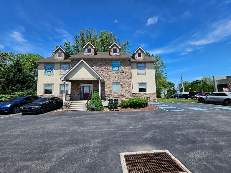 4295 W Tilghman St, Allentown, PA à louer - Photo de l’immeuble – Image 3 sur 15