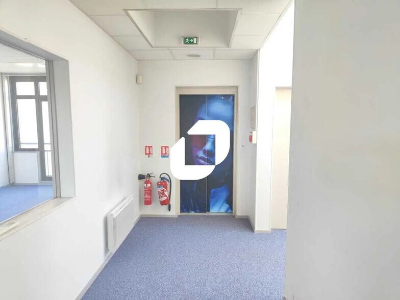 Bureau dans Nanterre à louer - Photo de l’immeuble – Image 2 sur 5