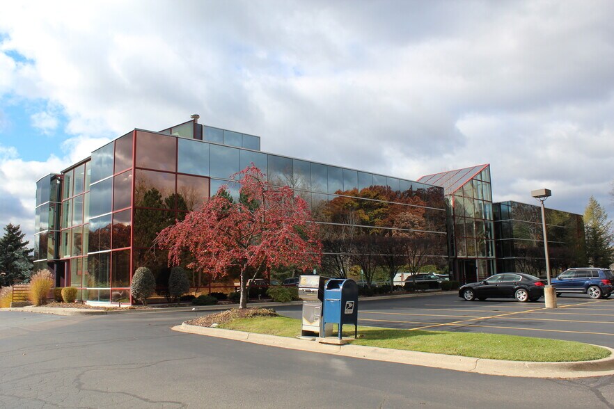 30300 Northwestern Hwy, Farmington Hills, MI à louer - Photo principale – Image 1 sur 3