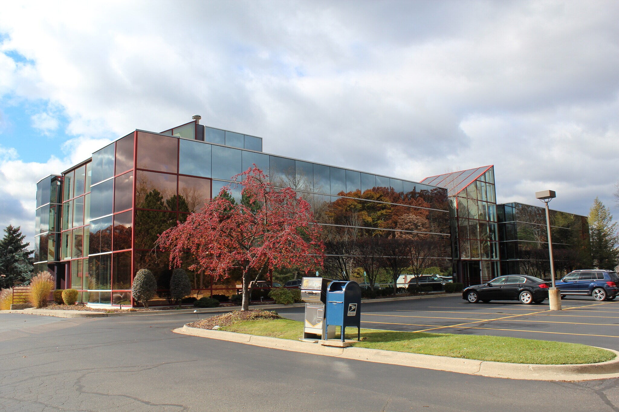 30300 Northwestern Hwy, Farmington Hills, MI à louer Photo principale– Image 1 sur 4
