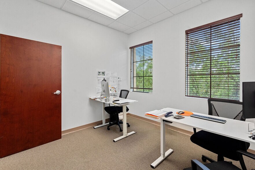 7065 Westpointe Blvd, Orlando, FL à louer - Photo de l’immeuble – Image 2 sur 10