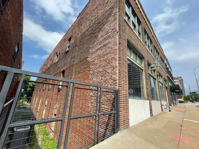 404 Admiral Blvd, Kansas City, MO à vendre - Photo de l’immeuble – Image 2 sur 7