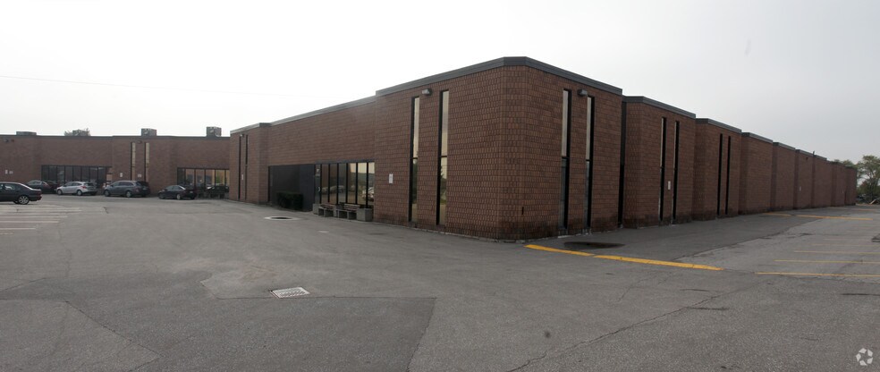 77-81 Saint Regis Cres, Toronto, ON à louer - Photo principale – Image 1 sur 3