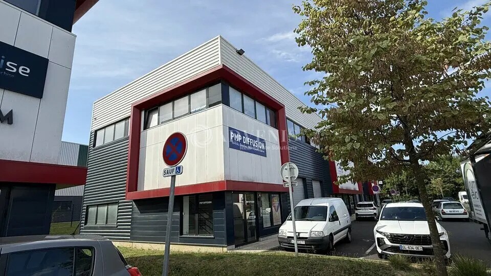 Local d’activités dans Chanteloup-en-Brie à louer - Photo de l’immeuble – Image 2 sur 3
