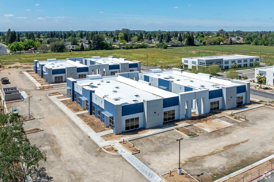 918 N Temperance Ave, Clovis, CA à louer - Aérien – Image 3 sur 6