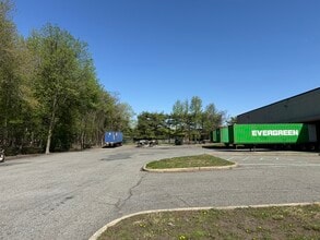 110 Newfield Ave, Edison, NJ à louer Photo de l’immeuble– Image 2 sur 3