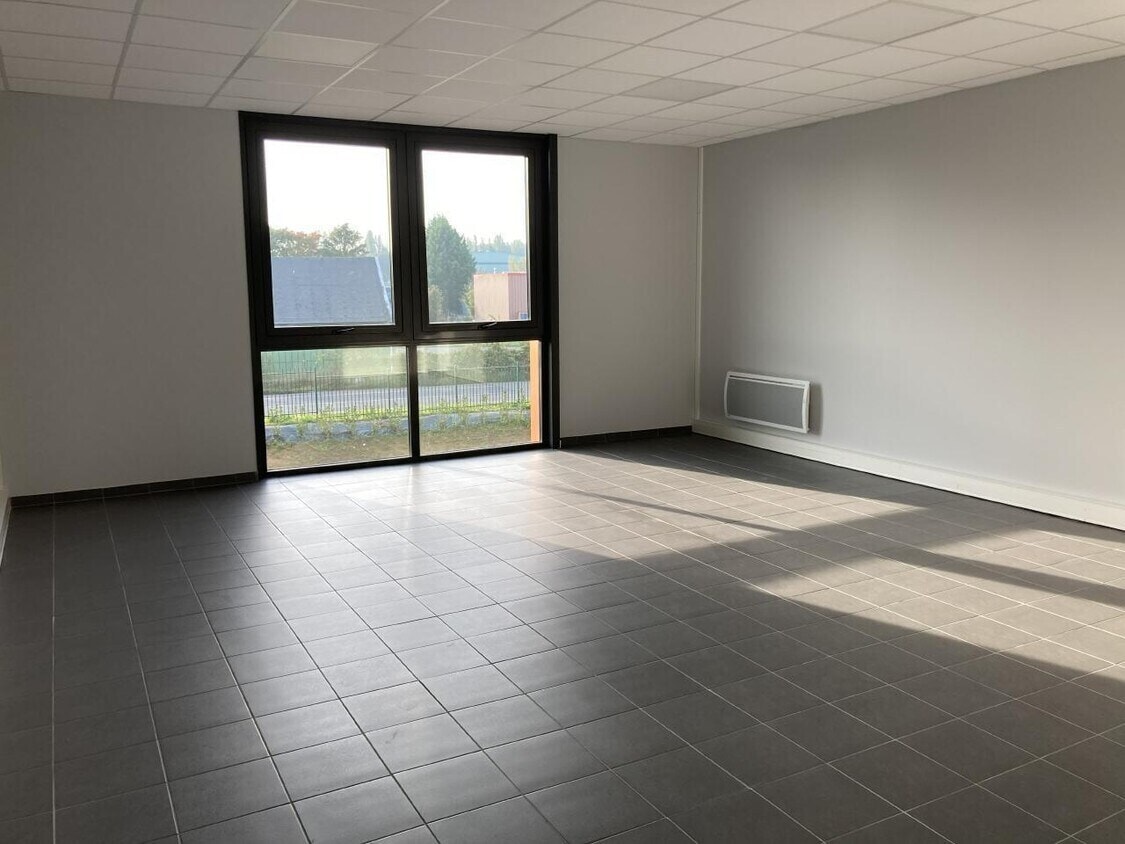 Bureau dans Champagne-sur-Oise à louer Photo intérieure– Image 1 sur 6