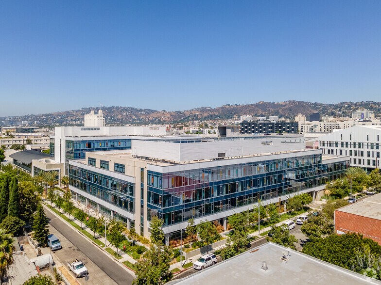 959 Seward St, Los Angeles, CA à louer - Photo de l’immeuble – Image 3 sur 18
