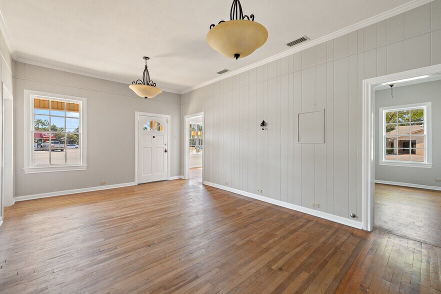 620 N Main St, Taylor, TX à vendre - Photo de l’immeuble – Image 3 sur 44