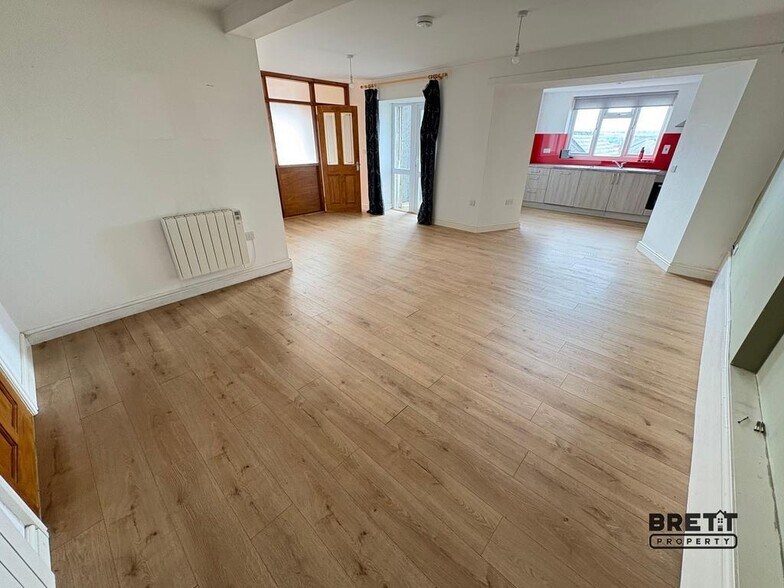 92 Charles St, Milford Haven à vendre - Photo de l’immeuble – Image 3 sur 10