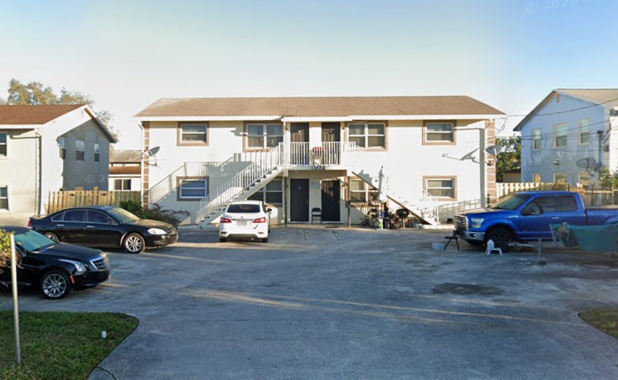 1634 W 26th Ct, Riviera Beach, FL à vendre Photo de l’immeuble– Image 1 sur 22
