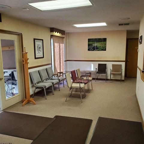635 Robert E Lee Ave, Elkins, WV à vendre - Photo de l’immeuble – Image 2 sur 14