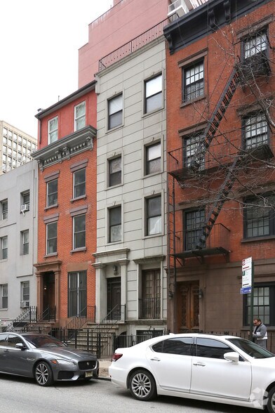 248 E 33rd St, New York, NY à vendre - Photo de l’immeuble – Image 3 sur 3
