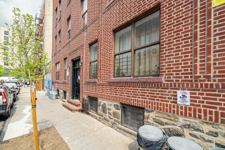2466 Beaumont Ave, Bronx, NY à vendre - Photo de l’immeuble – Image 2 sur 4