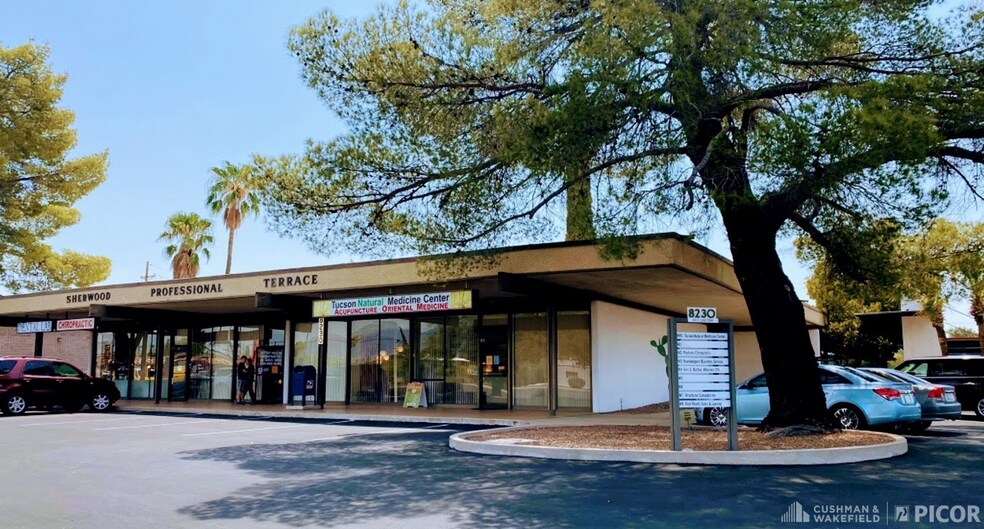 8230 E Broadway Blvd, Tucson, AZ à louer - Photo principale – Image 1 sur 4