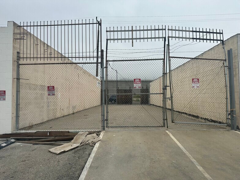 2311 N San Fernando Blvd, Burbank, CA à louer - Photo de l’immeuble – Image 3 sur 5