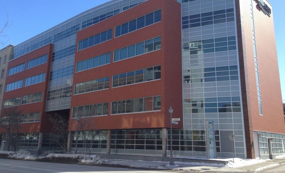 125 Boul Charest E, Québec, QC à louer - Photo de l’immeuble – Image 1 sur 1