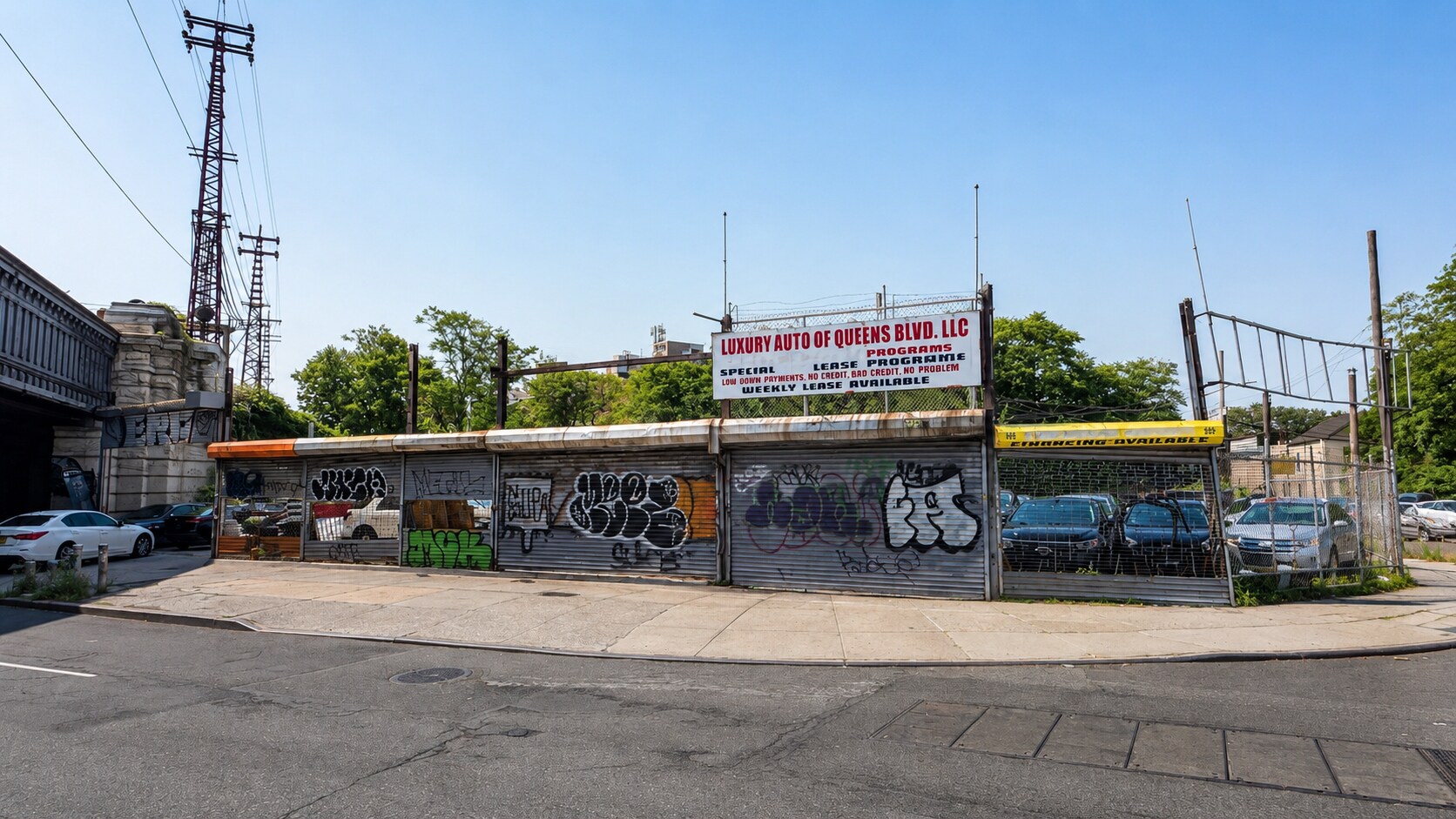 67-02 Queens Blvd, Woodside, NY à vendre Photo de l’immeuble– Image 1 sur 7