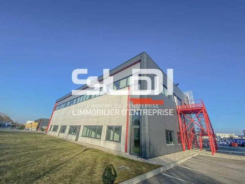 160 Avenue Henri Schneider, Meyzieu à louer - Photo de l’immeuble – Image 1 sur 9