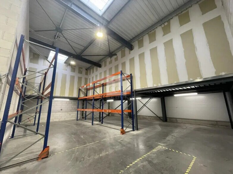 Local d’activités dans Voreppe à louer - Photo de l’immeuble – Image 1 sur 4