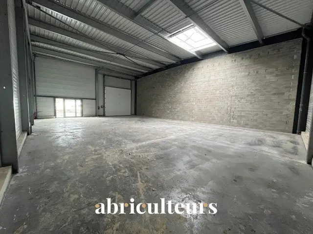 Local commercial dans Mainvilliers à louer Photo de l’immeuble– Image 1 sur 3