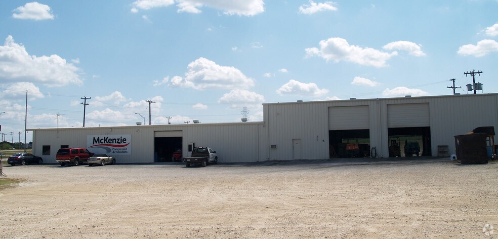 18523 I-35 N, Schertz, TX à louer - Photo de l’immeuble – Image 2 sur 3