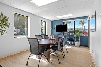 1600 Laperriere Ave, Ottawa, ON à louer Photo intérieure– Image 2 sur 16