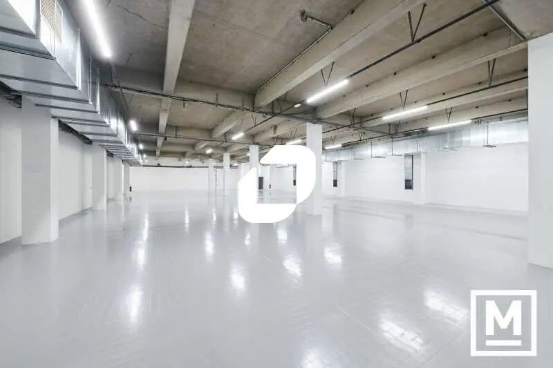 Local d’activités dans Montreuil à louer - Photo de l’immeuble – Image 1 sur 13